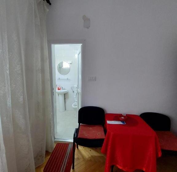 Quarto Estandar, Airport Home Radinovic