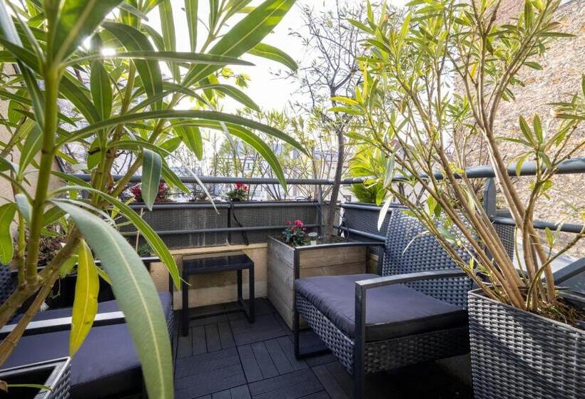 1 Bedroom Penthouse Apartment, Maison Lavaud