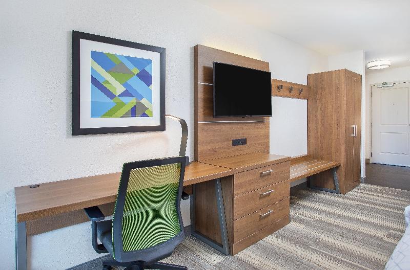 장애인을 위한 스위트, Holiday Inn Express & Suites   Lexington W   Versailles, An Ihg