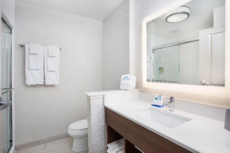 스위트 킹사이즈 침대, Holiday Inn Express & Suites   Lexington W   Versailles, An Ihg
