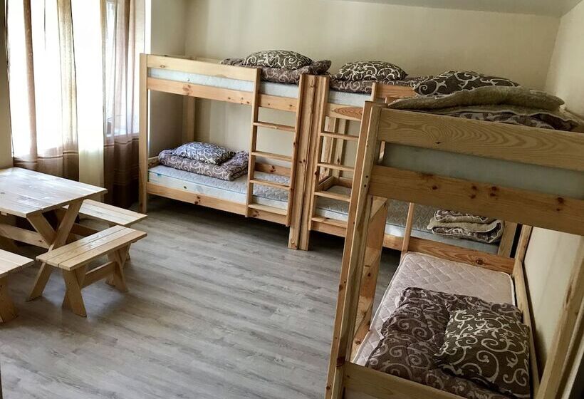 اتاق استاندارد با تخت‌های تاشو, Pid Vysokym Zamkom Hostel