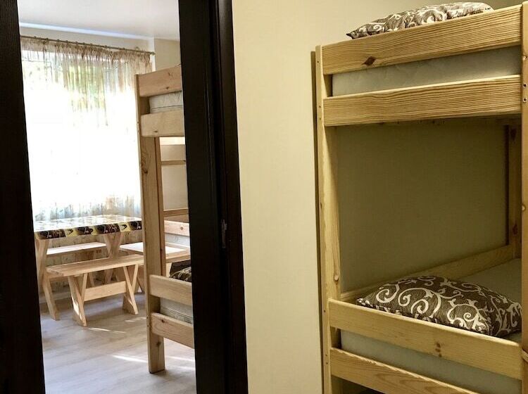 اتاق استاندارد با تخت‌های تاشو, Pid Vysokym Zamkom Hostel