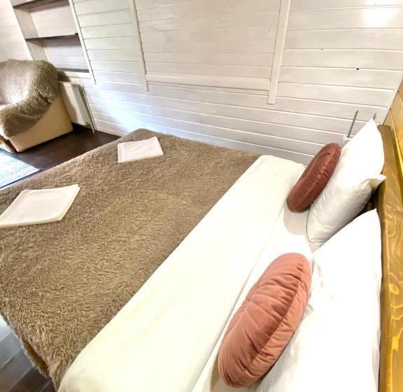 4인용 스탠다드 룸, Nad Prutom Apartment