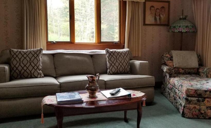 带阳台套房, Whisperin' Pines Chalet