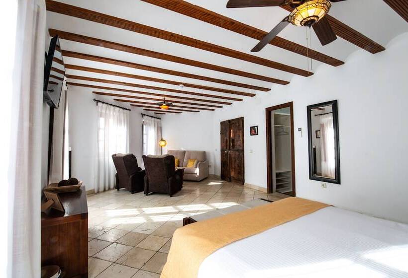 سوییت جونیور با بالکن, Entre Dos Aguas Hotel Boutique