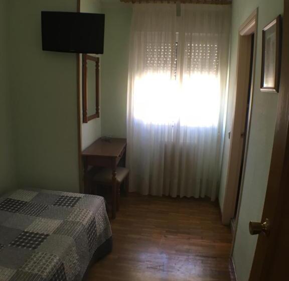 اتاق استاندارد یک نفره, Hostal Ec Leon