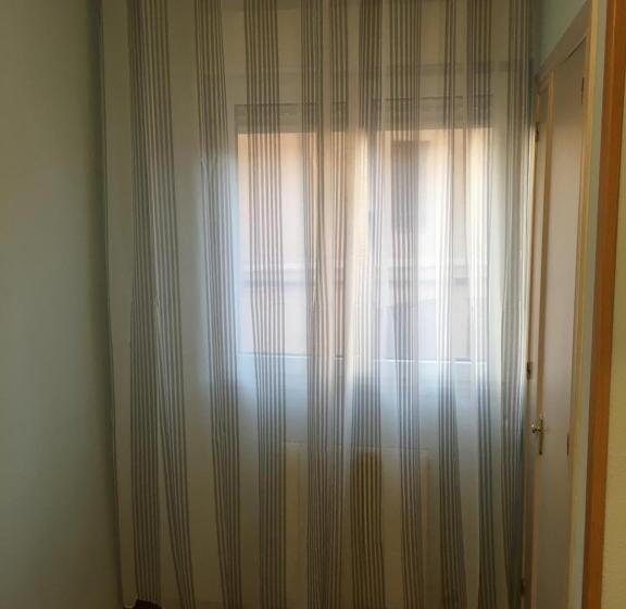 اتاق استاندارد یک نفره, Hostal Ec Leon