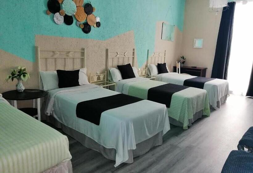 浴室共有スタンダード４人用ルーム, Hospedaje Botin