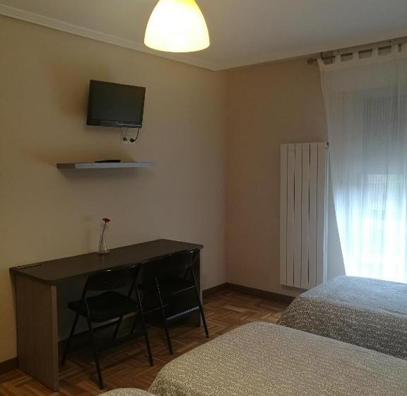 غرفة قياسية ثلاثية, Pension Santiago