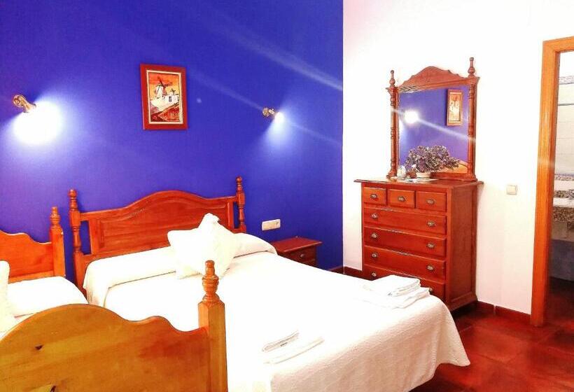 Номер Стандарт Трехместный, Hostal Restaurante Ego's