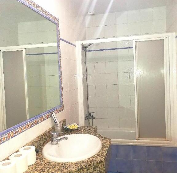 Номер Стандарт Трехместный, Hostal Restaurante Ego's