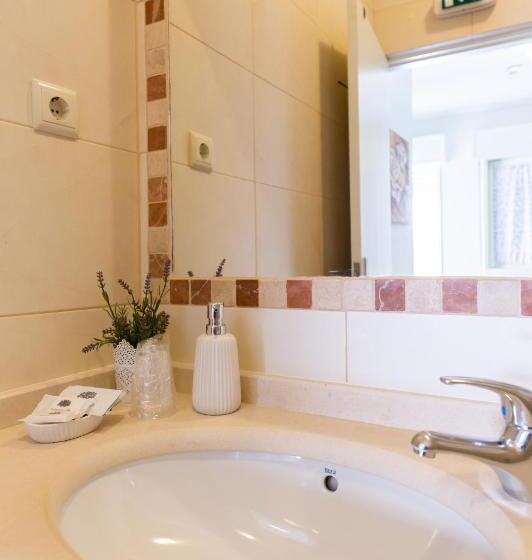 Номер Deluxe с Балконом, Ester Guest House