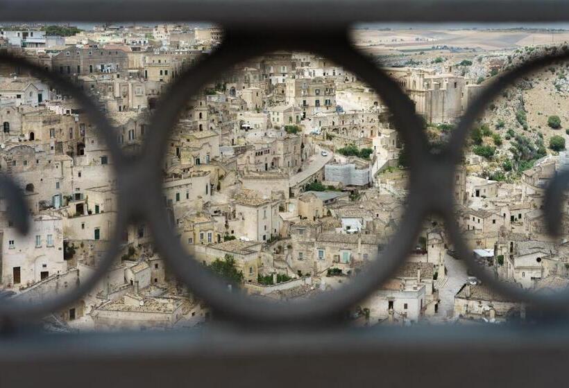 مجموعه ویستا شهر, Antica Torre Di Iuso