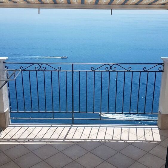 阁楼房, Amalfi Hills