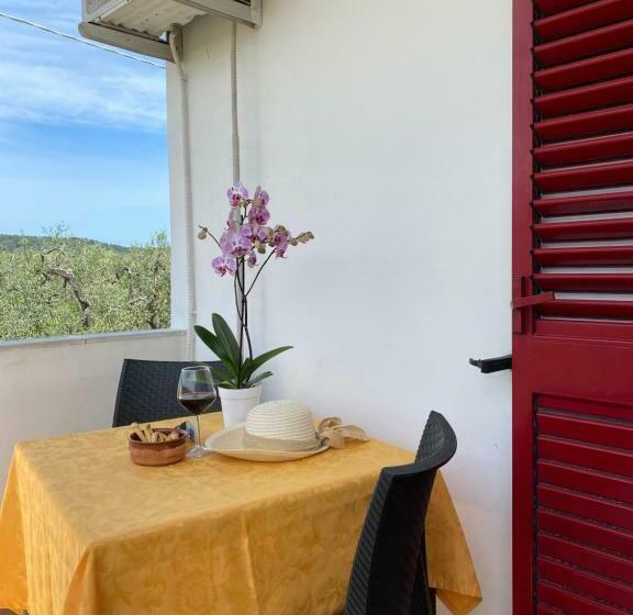 Студия Стандарт, Agriturismo Azzarone