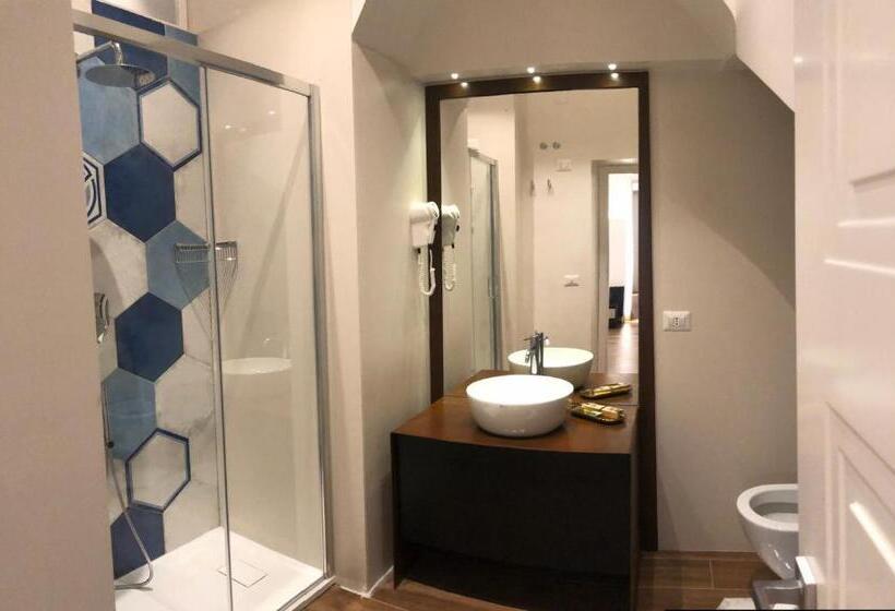 سوییت جونیور, Tropicana Room