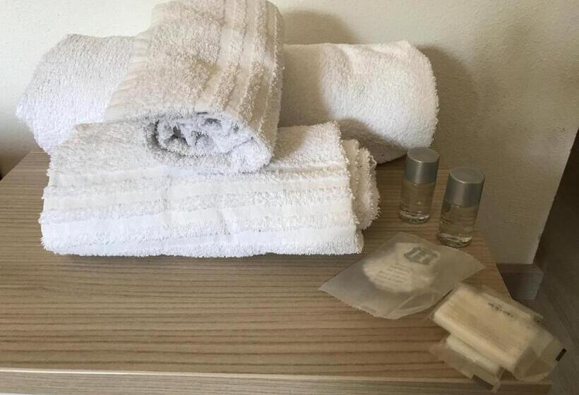 Трехместный Номер Стандарт с Балконом, Raxul Room