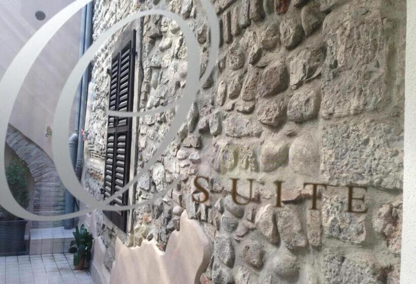 디럭스 주니어 스위트, Oreste Suite