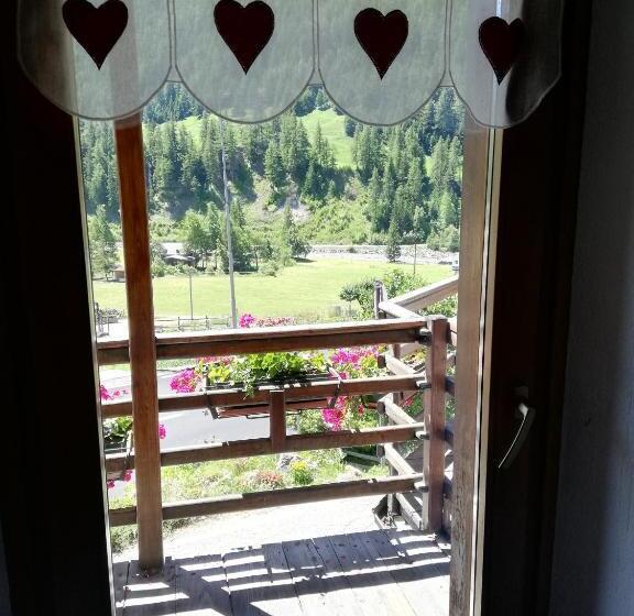 استودیوی استاندارد, Residence Pavou