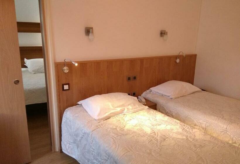 Семейный Номер, Hôtel Belleville
