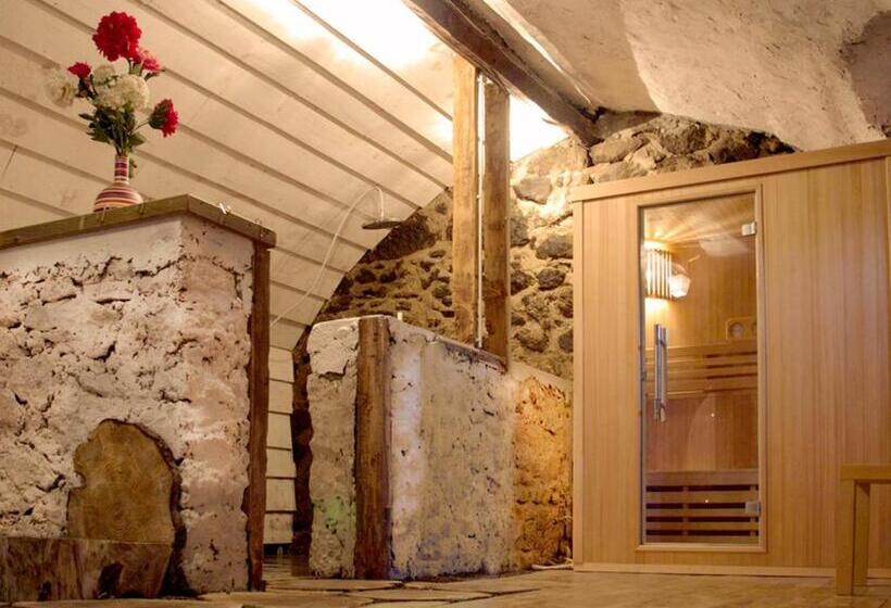 Дом 4 Спальни, Domaine De La Jordanne   B&b