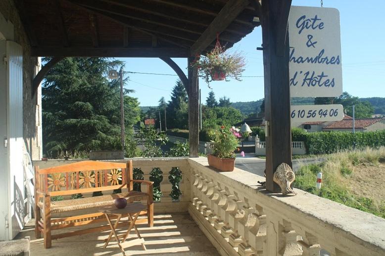 Трехместный Номер Стандарт Вид на Бассейн, Le Clos De La Salamandre