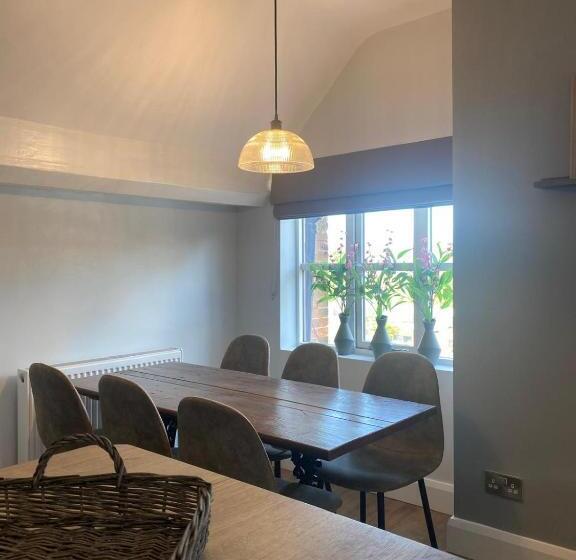 Апартаменты 1 Спальня, The White Hart Apartment Valley View