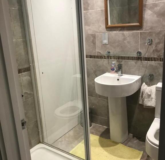 Quarto Triplo Estandar Banheiro Compartilhado, Acacia Villas Guest House