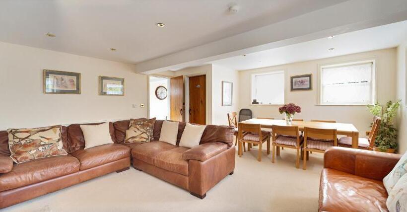 Дом 4 Спальни, Oakerthorpe Holiday Village