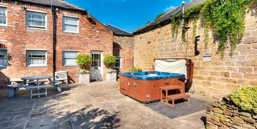 Дом 4 Спальни, Oakerthorpe Holiday Village