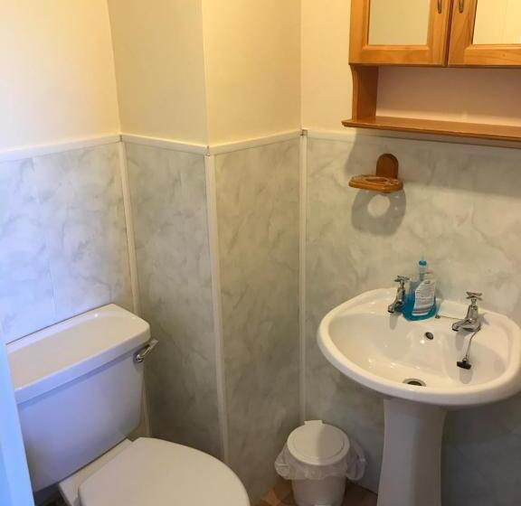 חדר משפחתי, Carnside Guest House