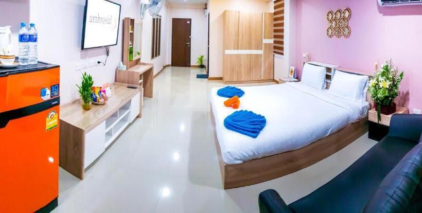 Suite com Varanda, Walking Street Residence   Boutique Suites Near The Beach & Walking Street