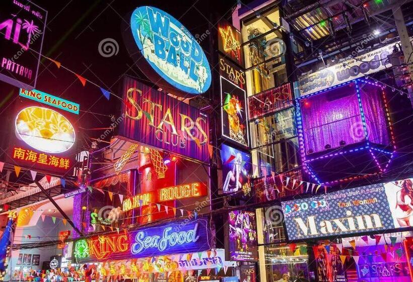 Suite com Varanda, Walking Street Residence   Boutique Suites Near The Beach & Walking Street