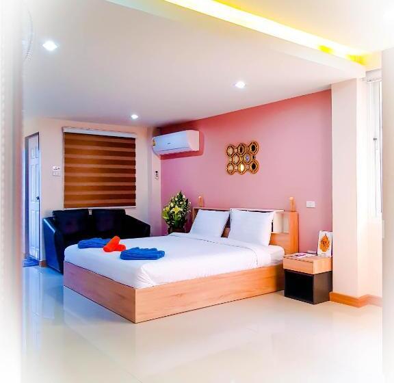 Suite com Varanda, Walking Street Residence   Boutique Suites Near The Beach & Walking Street