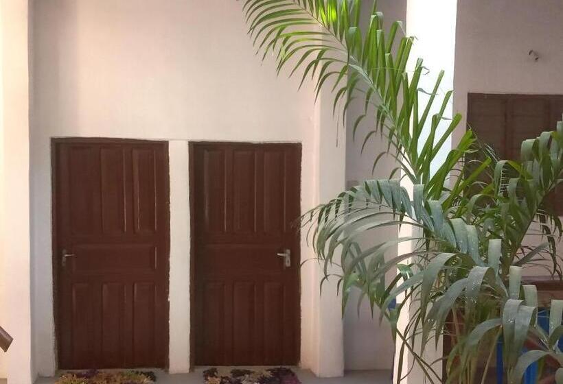 غرفة عائلية, New Iddi Villa