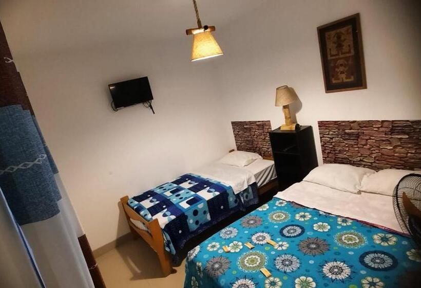 Номер Стандарт Трехместный, Hostal Brisa Marina