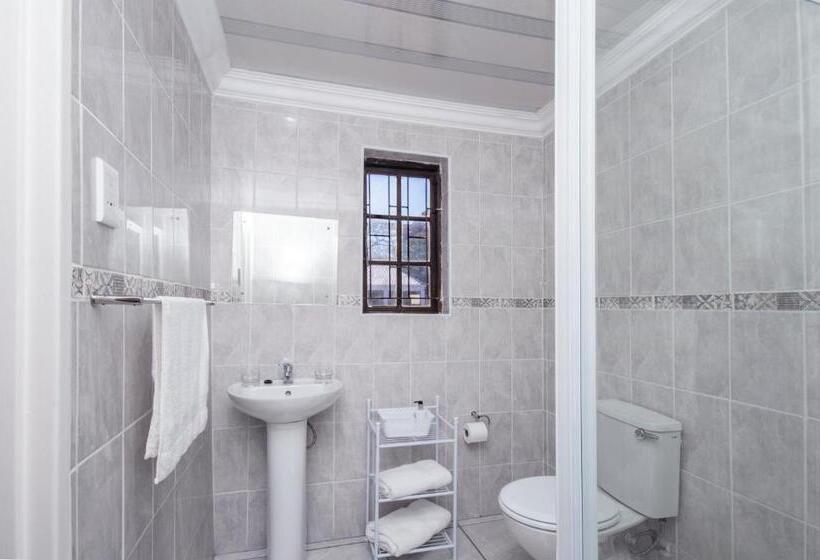 Номер Стандарт Вид на Бассейн, Walmer Villiers Self Catering