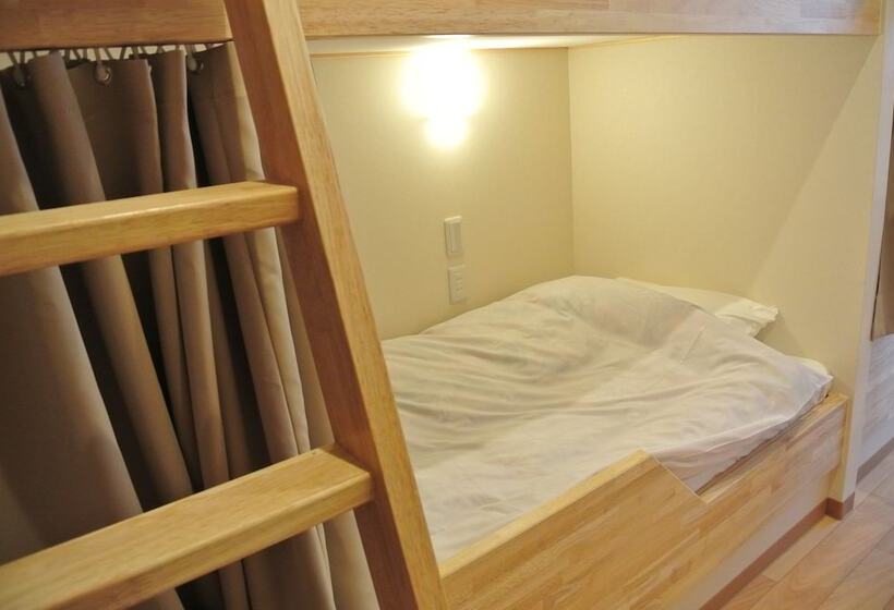 Кровать в Общей Комнате, Kyoto Tsukiusagi   Hostel