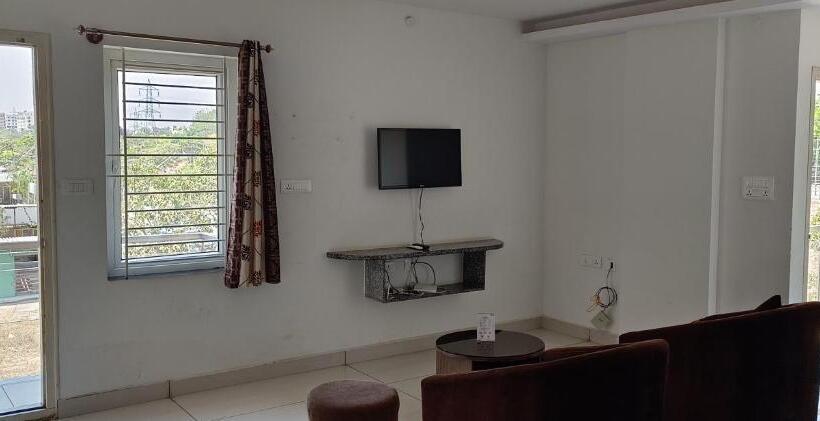 سوییت خانوادگی, Sugamya Corner Guesthouse