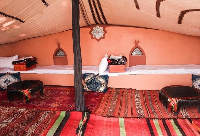 Cama em Quarto Compartilhado, Ayt Karoum