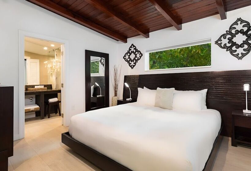 بنجلو قياسى, Largo Resort