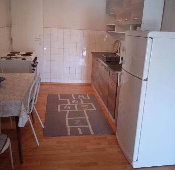 آپارتمان 1 خوابه با چشم‌انداز دریا, Apartment And Rooms Barbaric
