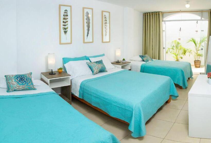 غرفة قياسية ثلاثية, El Huerto Hostel