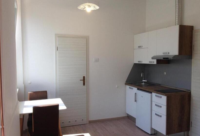 استودیوی استاندارد, Apartments & Rooms Nardin