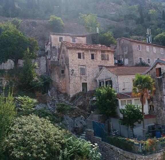 اتاق استاندارد سه تخته با سرویس بهداشتی مشترک, Guesthouse Bit Accommodation