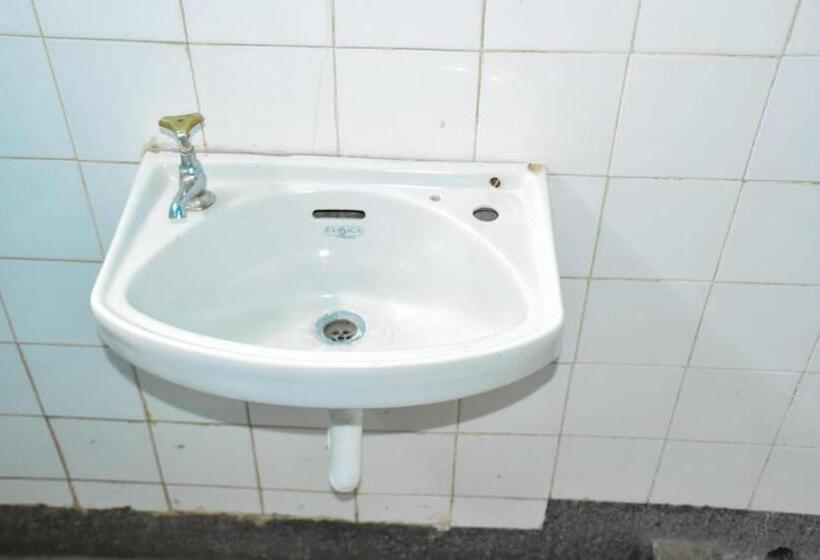 اتاق لوکس, Mona Lisa Guest House Kisumu