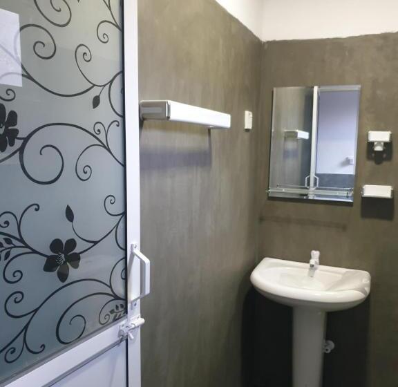 Номер Deluxe, Double G Motel