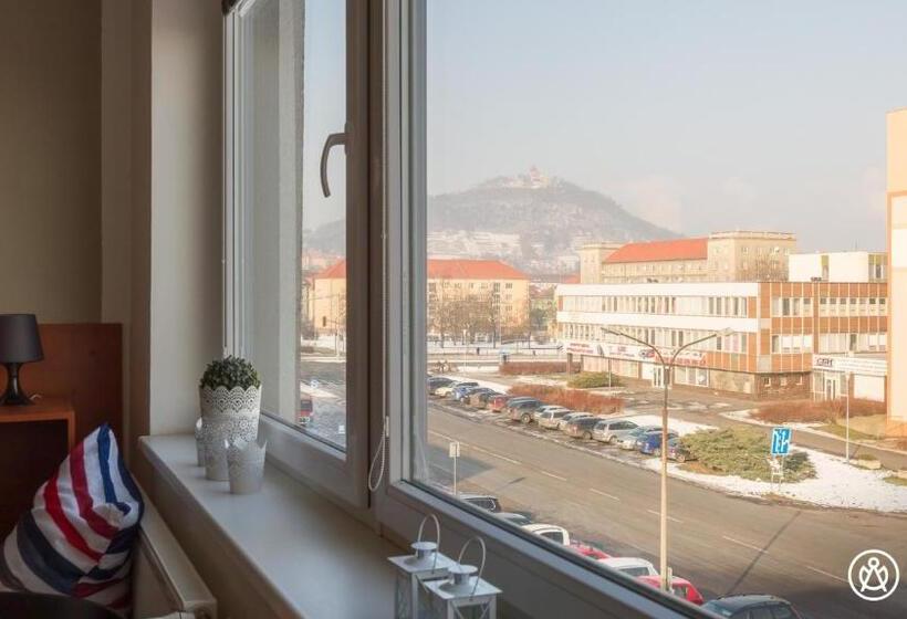 Четырехместный Номер Стандарт, černy Andēl