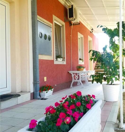 استودیوی لوکس, Maslina Rooms