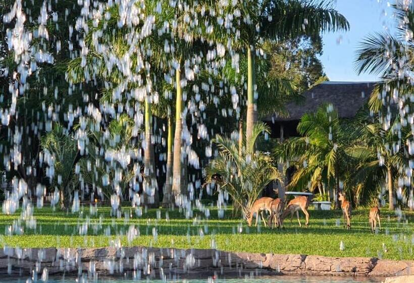 اتاق لوکس با تخت بزرگ, Benka Lifestyle Country Cottages
